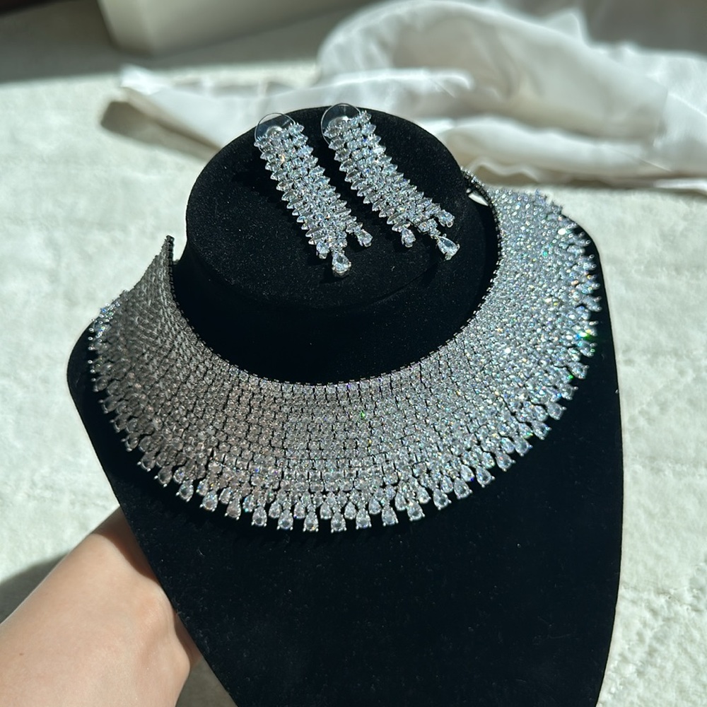 Elegant Silver Necklace Set